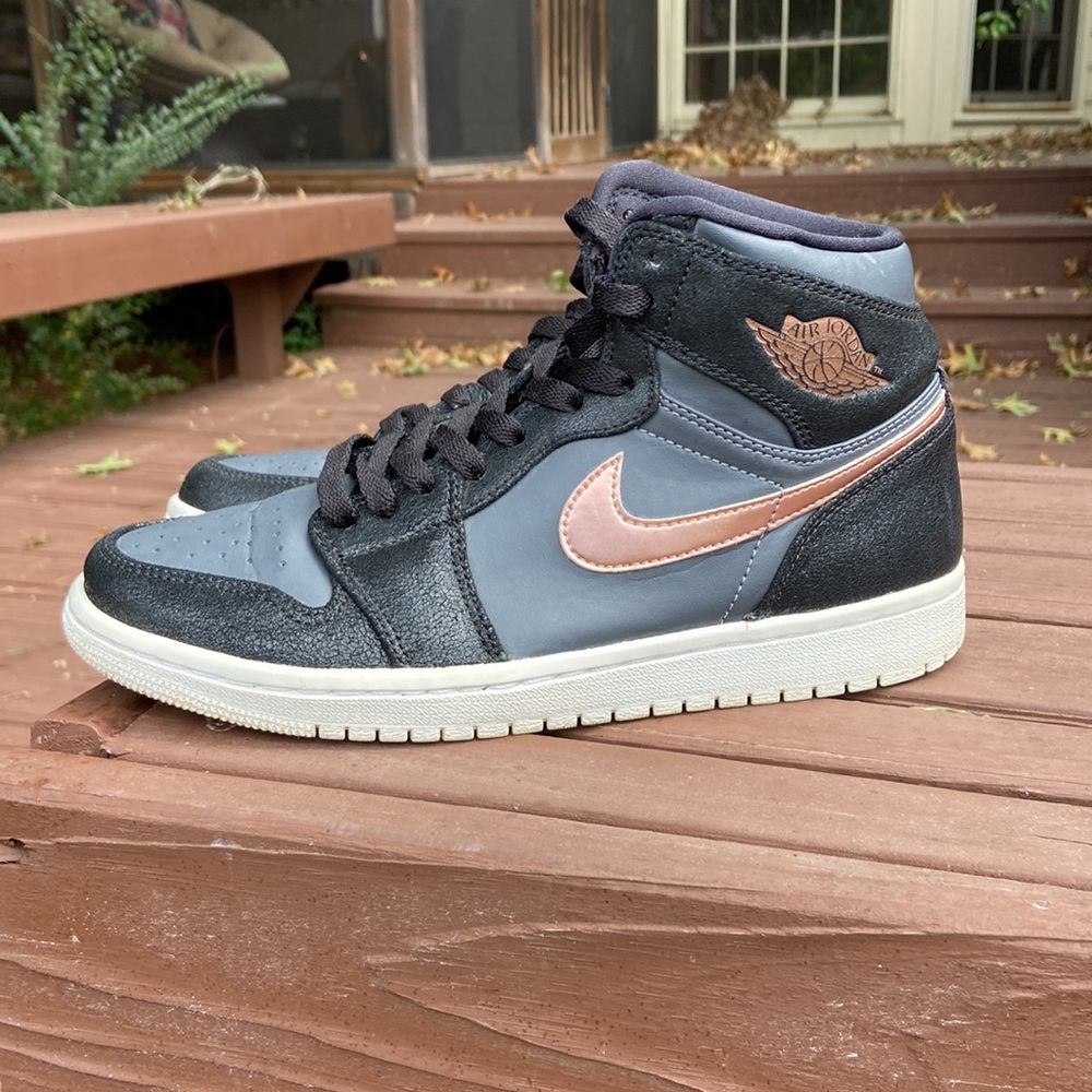 Air Jordan 1 High Retro Bronze Metal Size 9 Women’s Sneakers (2016) - Picture 1 of 13